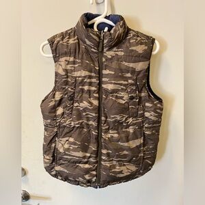Gap kid’s reversible camo puffer vest/jacket